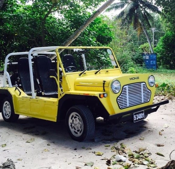 Аренда авто на Сейшелах — Mini Moke на пляже